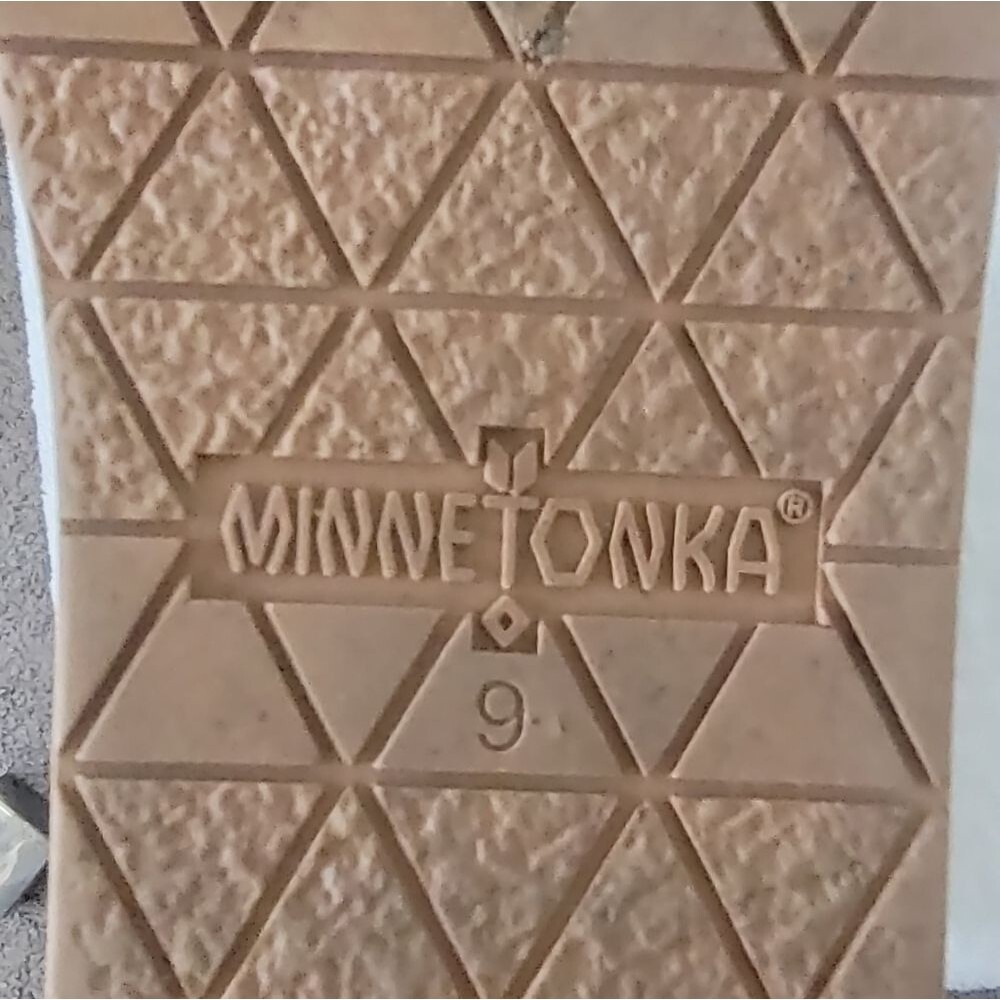 MINNETONKA BOOTS - Picture 11 of 11